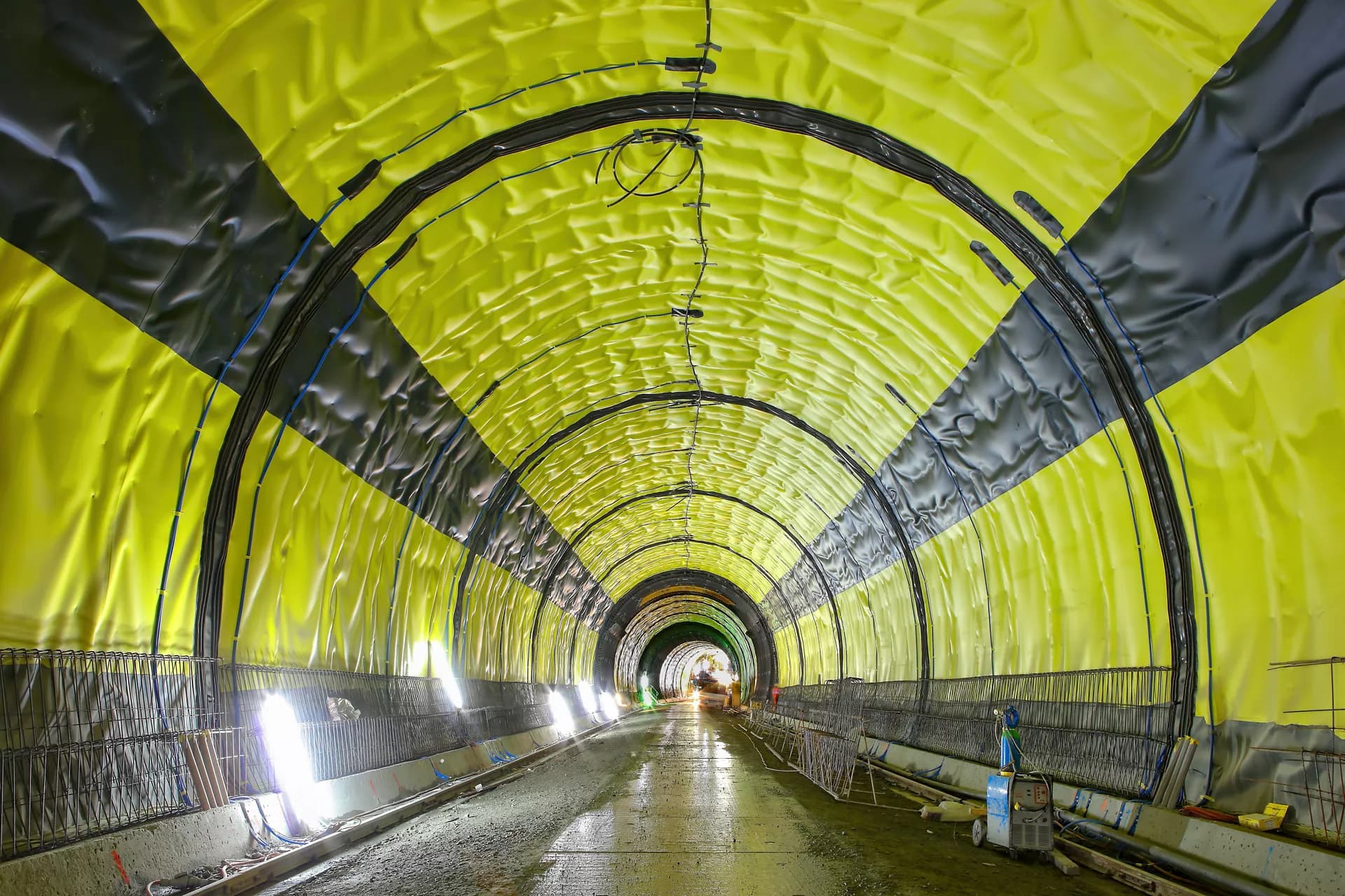 Tunnel 1